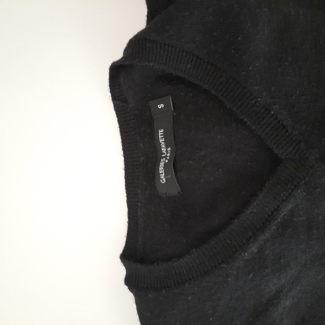 Voir photo 2 de Pull noir homme en pure laine Galeries Lafayette T S Pull noir homme en pure laine Galeries Lafayette T S - Vue 2 -
